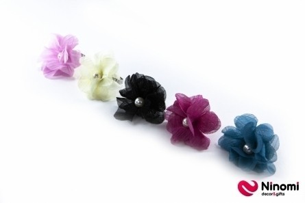 Каблучка з квіткою із тканини з перлиною - Фото