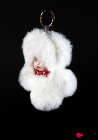 Брелок "Малыш" с белым мехом - Фото