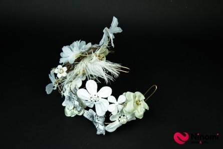 Діадема з сірими квітами - Фото