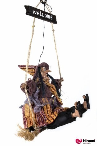 Подвесной декор анимированный "Ведьма на качелях" в коричневом - Фото