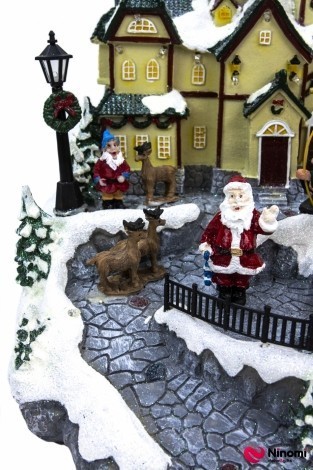 Новогодняя музыкальная инсталляция "Санта и семь гномов" - Фото