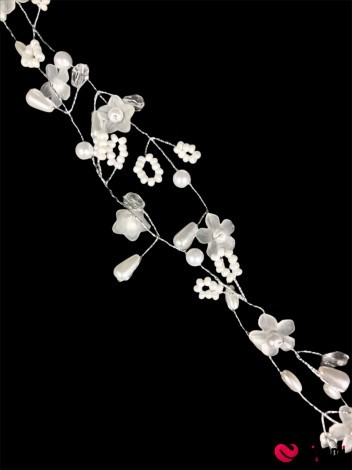 Тика с цветами Белой лилии с жемчугом - Фото