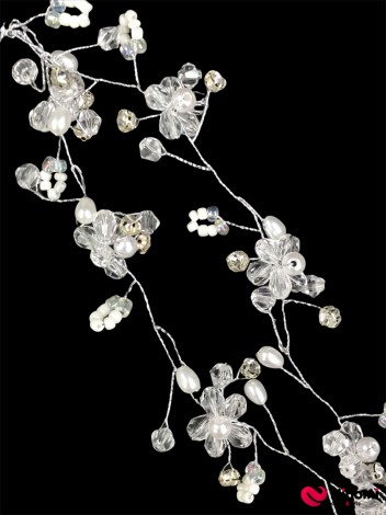 Тика с цветами из кристаллов - Фото