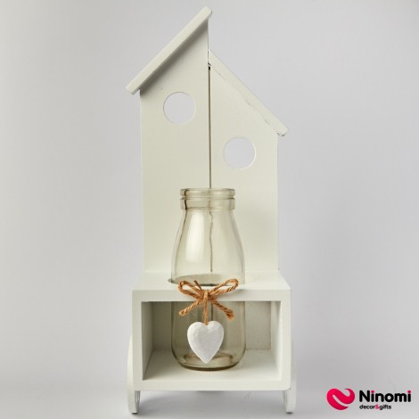Деревянный вазон в форме дома со стеклянной бутылкой - Фото