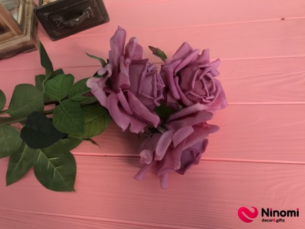 Ветка розы "Эквадор" фиолетовая - Фото