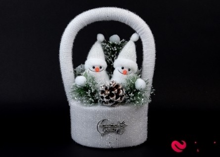 Новогодний декор "Снеговики в корзине" - Фото