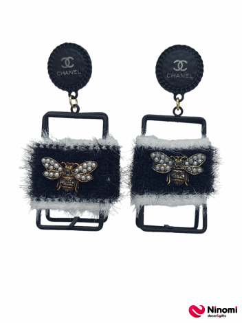 Серьги-гвоздик "Chanel" с жуком - Фото