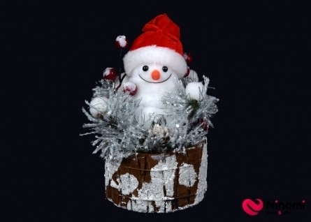Новогодняя коипозиция "Снеговичок на пне" - Фото