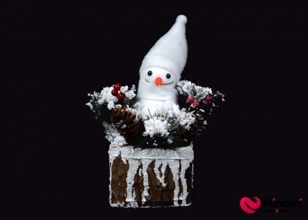 Новогодняя композиция "Снеговик на пне" - Фото